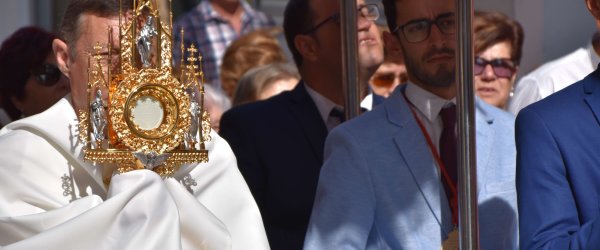 Gibraleón celebra el Corpus Christi con su tradicional procesión eucarística